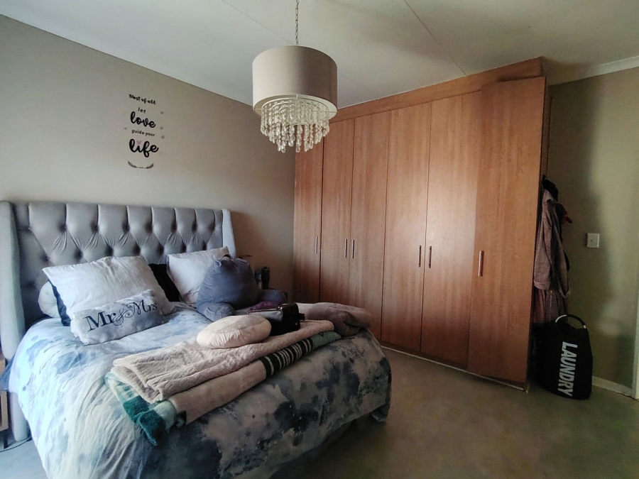 3 Bedroom Property for Sale in Langenhovenpark Free State